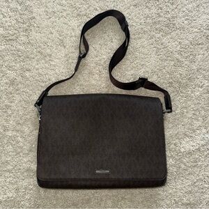 Michael Kors Men's messenger/satchel bag in Brown
